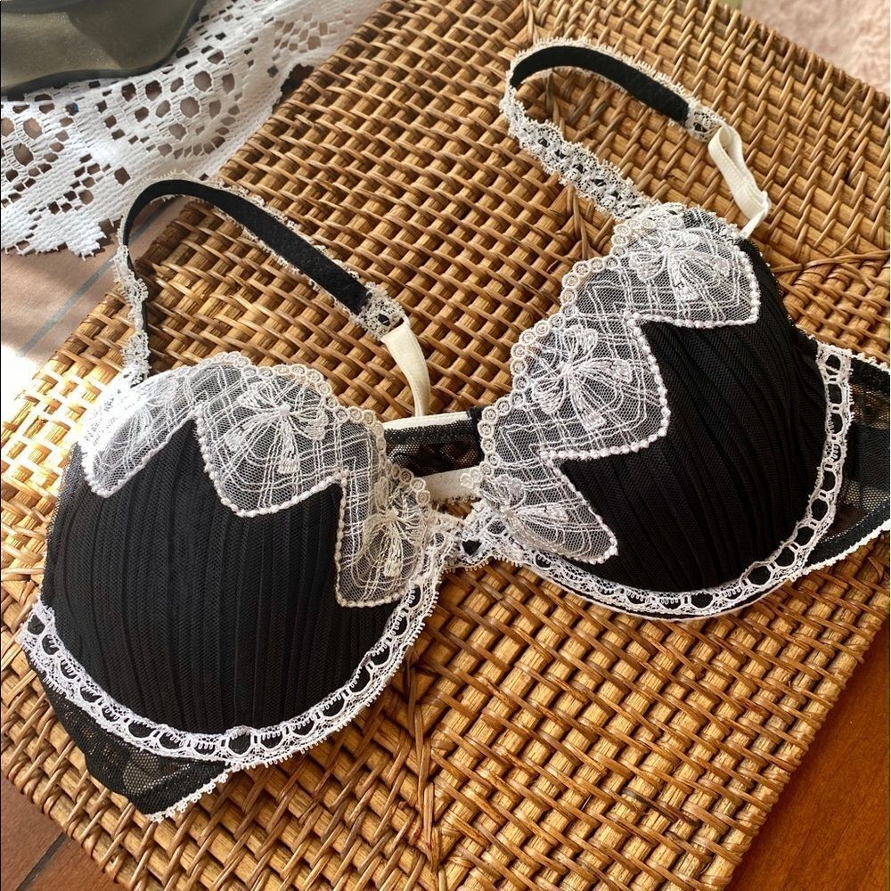 Gorgeous Blk & Ivory Demi Bra Sz 34A EUC
